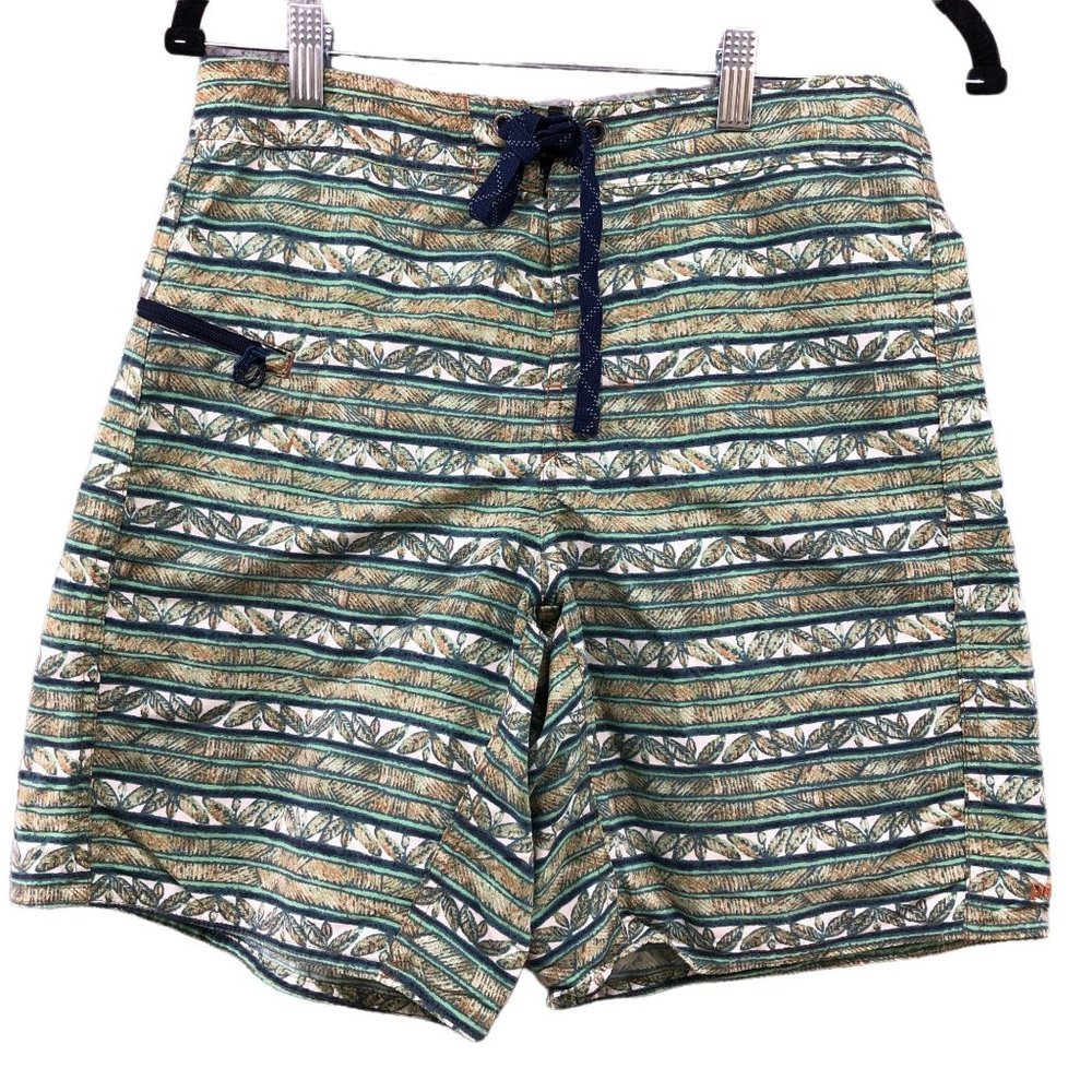 Patagonia Boardshorts Mens Size 29 Wavefarer Leaf Print Tropical Green